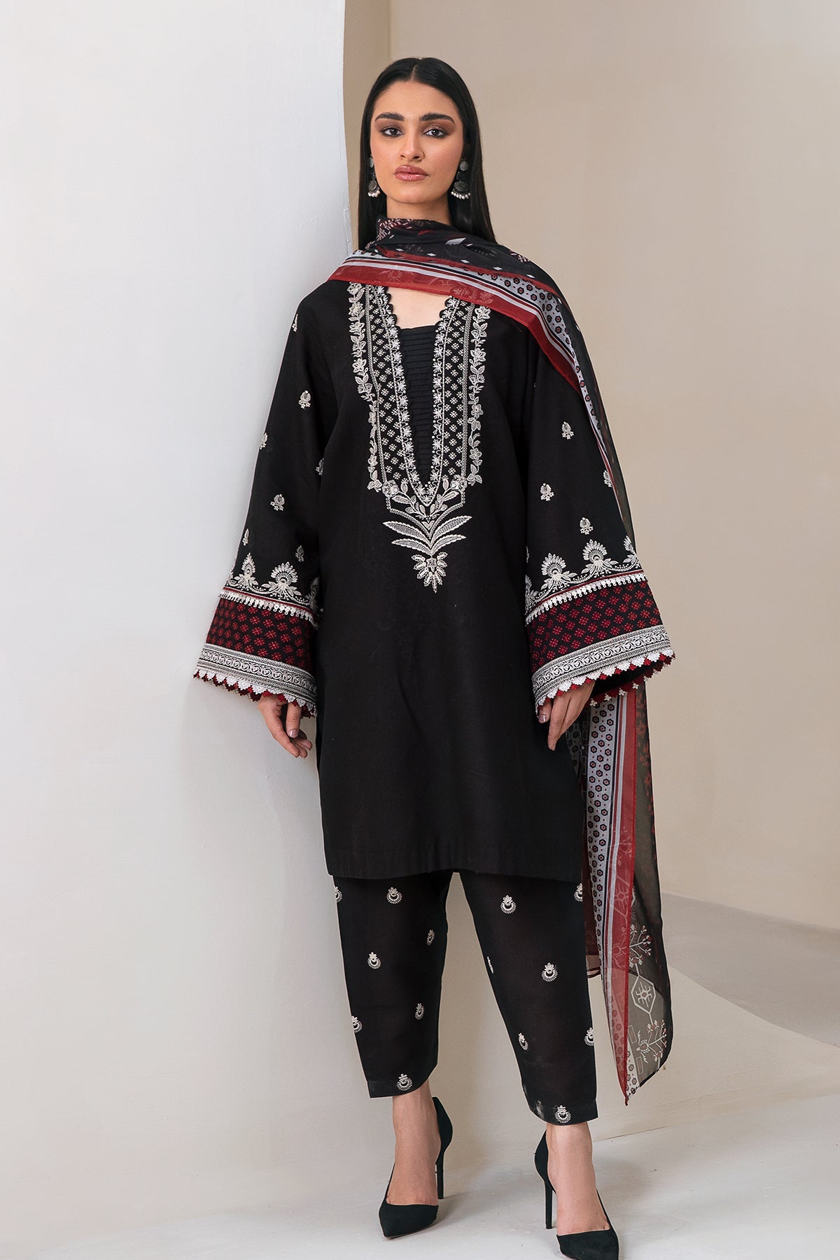 EMBROIDERED LAWN UF-353