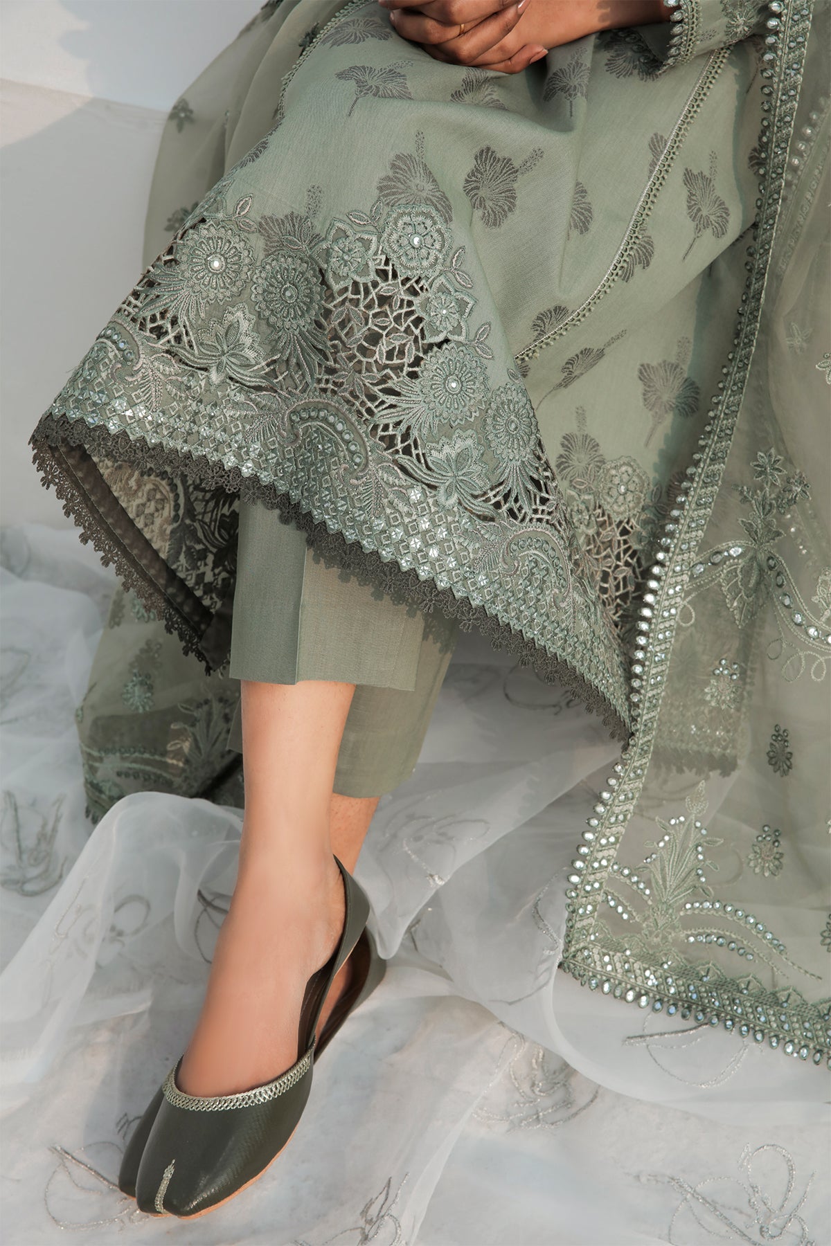 EMBROIDERED JACQUARD LAWN UF-311