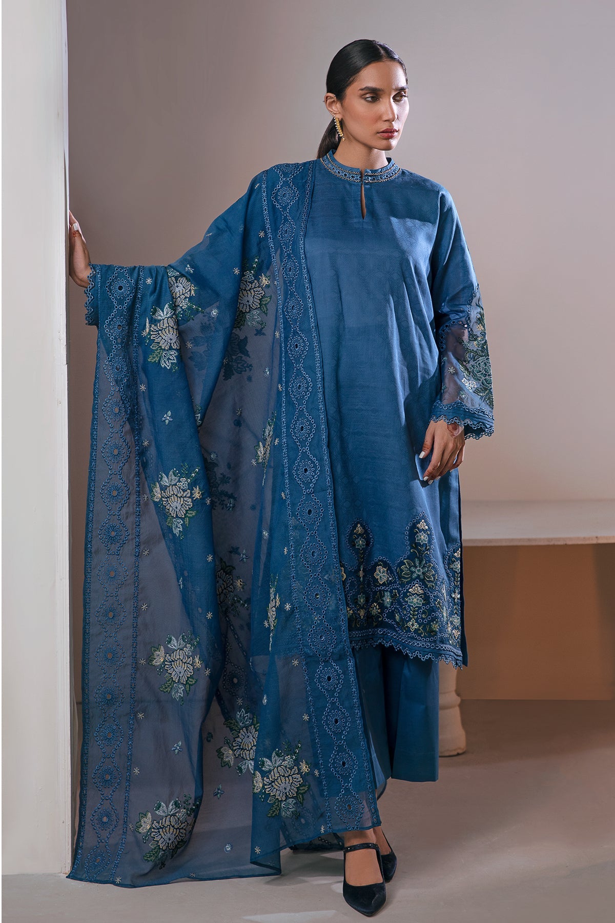 EMBROIDERED JACQUARD LAWN UF-364