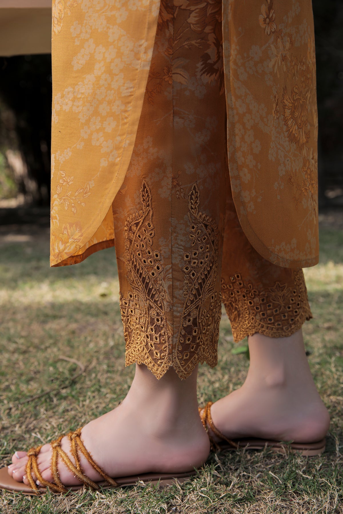 EMBROIDERED LAWN UF-321