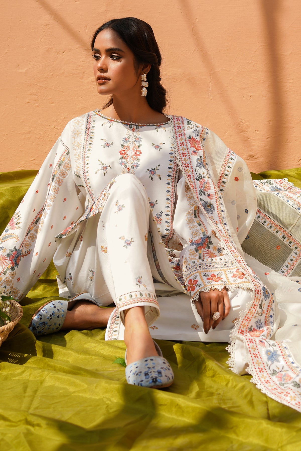 EMBROIDERED  LAWN  SL10-D07